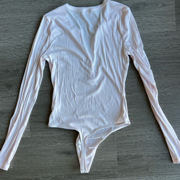 aritzia pink button up bodysuit v neck - Picture 3 of 3